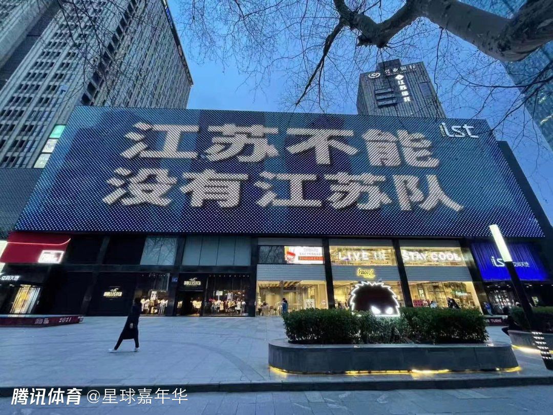 记者：国米全队备战皇社，仅帕瓦尔&邓弗里斯&德弗里未参加合练据全市场国米跟队记者Ivan Cardia报道，国米今天全队备战皇社，仅帕瓦尔、邓弗里斯、德弗里未参加合练。